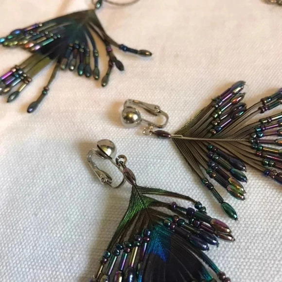 Beautiful Matching Set Feather Clip on Earrings and Necklace - Picture 4 of 4